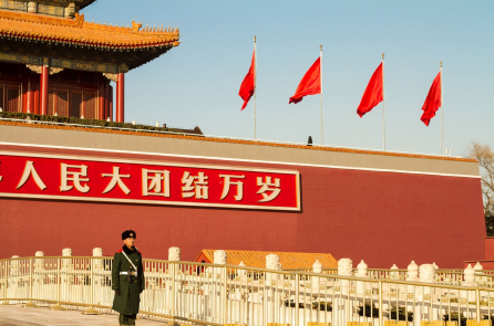 Trung Quốc thiên tả càng làm gia tăng nguy cơ trong và ngoài nước