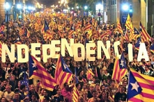 Catalonia ký tuyên ngôn độc lập khỏi Tây Ban Nha, nhưng chưa thực thi