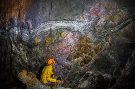 Hang Sơn Đoòng – ‘Cánh cổng bí mật’ đến một thế giới khác dưới lòng đất