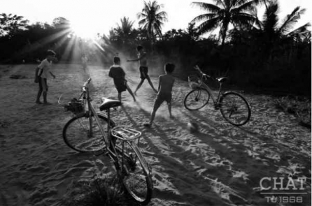 Những bức ảnh đen trắng khiến thời gian như lắng đọng