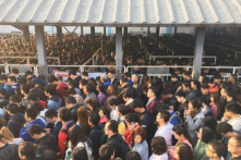 Cảnh tượng hỗn loạn ở trạm tàu điện ngầm Bắc Kinh do thắt chặt an ninh trước Đại hội 19