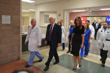 TT Trump tại Las Vegas: Người Mỹ thách thức hận thù bằng tình yêu và lòng can đảm