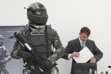 Áo giáp bộ binh thế hệ mới của Nga có thiết bị chịu được vụ nổ hạt nhân (video)