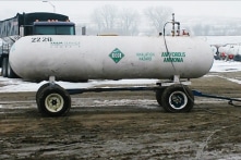 Cần xử trí thế nào khi ngộ độc khí amoniac (NH3)?