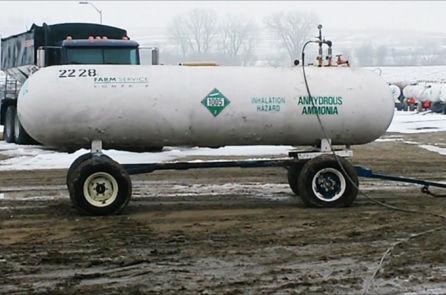 Cần xử trí thế nào khi ngộ độc khí amoniac (NH3)?