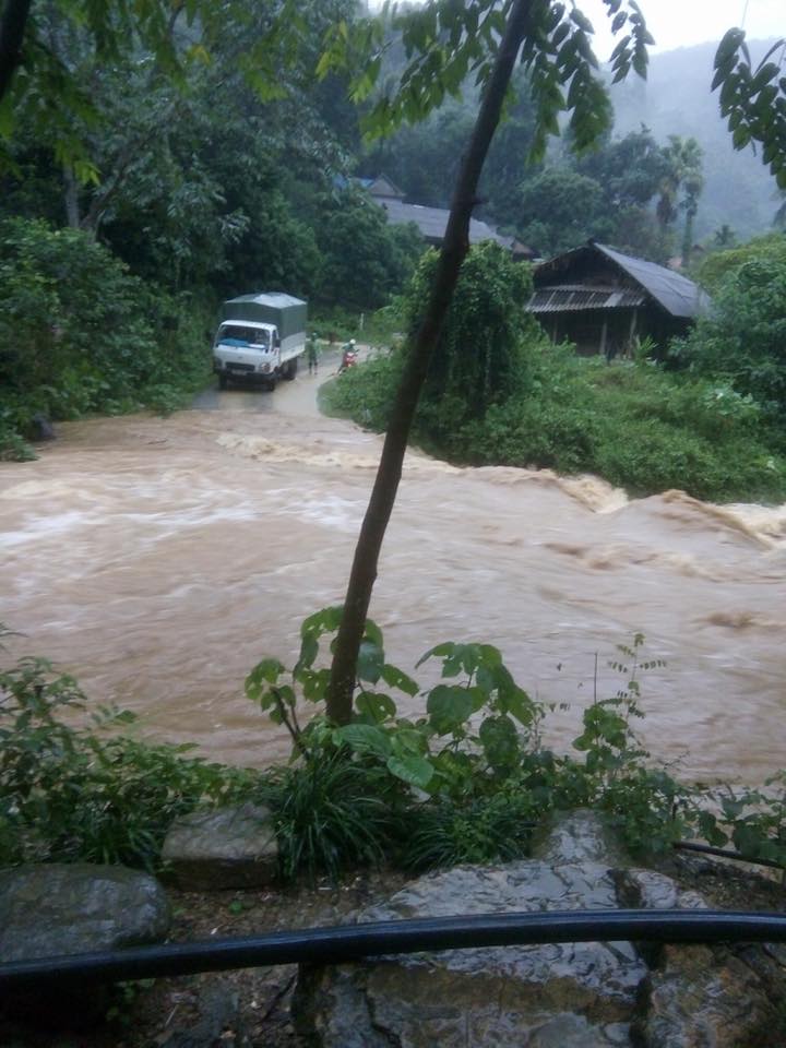 hoa binh quoc lo 6 ngap sau sat lo kinh hoang o da bac 01