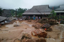 Hình ảnh quốc lộ 6 ngập sâu, lũ cuốn kinh hoàng ở Đà Bắc (Hòa Bình)