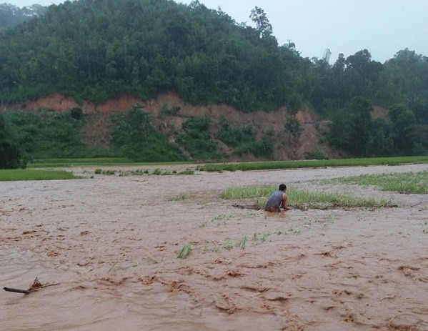 hoa binh quoc lo 6 ngap sau sat lo kinh hoang o da bac 4 1