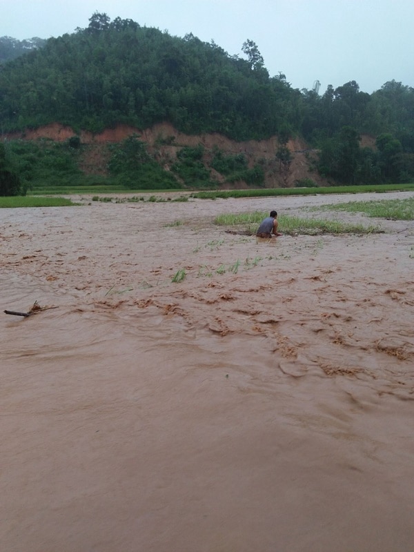 hoa binh quoc lo 6 ngap sau sat lo kinh hoang o da bac 4