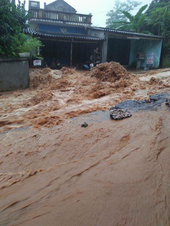 hoa binh quoc lo 6 ngap sau sat lo kinh hoang o da bac 6