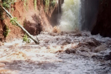 Bà Rịa-Vũng Tàu: 20m kênh dẫn tràn bị vỡ, hàng chục hộ dân sợ hãi tháo chạy