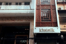 Khăn lụa 2 nhãn mác: Do nhân viên Khaisilk tự nhập hàng dịp 20/10?