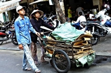 18 triệu lao động phi chính thức đối diện với cuộc sống bấp bênh