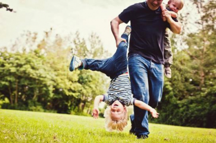 13 pha cứu nguy kịch tính của các ông bố tuyệt vời (Video)