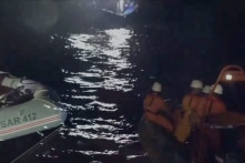 Sà lan mất tích: Tìm thấy 3 thuyền viên đang trôi dạt trên biển Bạch Long Vĩ