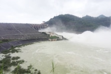 Thủy điện Hòa Bình xả lũ