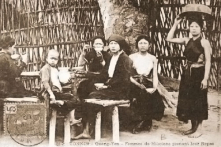 Người xưa và chiếc yếm (Ảnh)