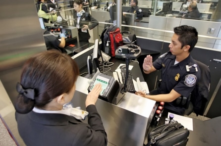 Nguyên nhân khiến nhiều người khi nhập cảnh vào Mỹ bị yêu cầu về nước ngay lập tức