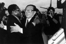 Câu chuyện kết thúc thời đại Mugabe