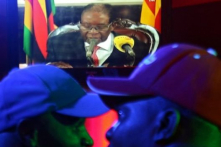 Zimbabwe: Ông Mugabe bị cách chức chủ tịch Đảng
