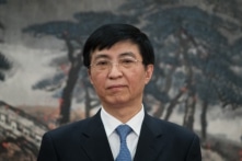 Vương Hỗ Ninh sau bức màn đen: 4 bước kiểm soát dư luận dịch bệnh