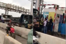 Phản đối trạm BOT Nam Bình Định, tài xế dùng tiền lẻ mua vé