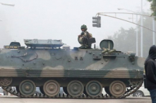 Zimbabwe: Quân đội đảo chính, khống chế Tổng thống Mugabe