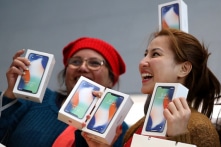Người dân thế giới xếp hàng mua iPhone X; Apple có thể đạt giá trị nghìn tỷ đô