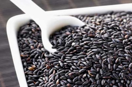 3 loại thực phẩm khiến tóc nhanh bạc và 4 loại thực phẩm giúp tóc đen