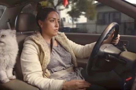 Chàng trai làm 1 video quảng cáo chuyên nghiệp để… bán xe hơi cũ cho bạn gái