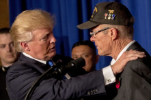 Tổng thống Trump tôn vinh cựu chiến binh Mỹ trong chiến tranh Việt Nam tại Đà Nẵng