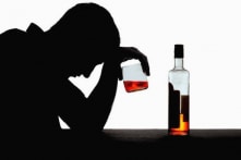 Uống rượu liệu có thể quên sầu?