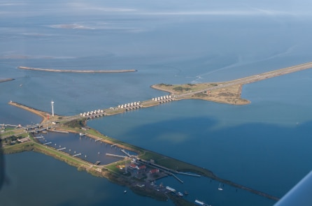Con đê biển vĩ đại Afsluitdijk của người Hà Lan
