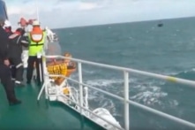 Cảnh sát biển Hàn Quốc bắn hàng trăm phát đạn đuổi tàu cá Trung Quốc