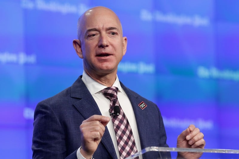 Jeff Bezos, tỷ phú tự thân