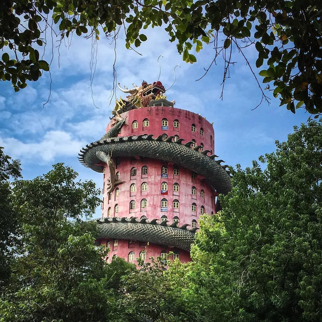 WatSamphran, Ngôi chùa màu hồng, Thái Lan, Ngôi chùa Wat Samphran 