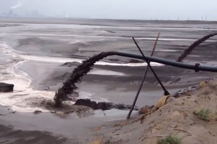 Video: Hồ chất độc khổng lồ ở TQ có thể khiến bạn suy nghĩ lại về đồ điện tử