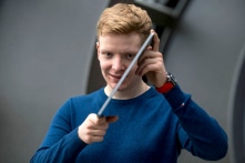 ‘Nghe lời Internet’, 2 chàng trai tạo ra được một chiếc máy tính cạnh tranh với Microsoft