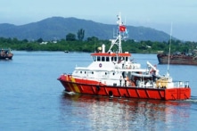 Cứu nạn 15 ngư dân trong cơn bão Kai-tak