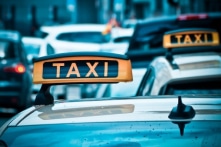 Taxi truyền thống có thể không gắn mào