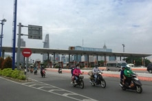 TP.HCM: Tháo dỡ trạm thu phí Thủ Thiêm trước Tết Nguyên đán