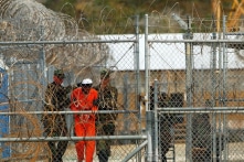 Ông Trump ký lệnh tiếp tục duy trì nhà tù Guantanamo