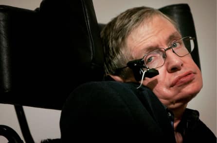 Vì sao Stephen Hawking bị bệnh teo cơ mà vẫn sống sót hơn 50 năm?