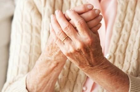 Tay chân bị tê thường xuyên là dấu hiệu của bệnh tật cần chú ý