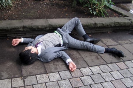 Vì sao nhiều người trẻ Nhật Bản sẵn sàng “làm việc đến chết”?