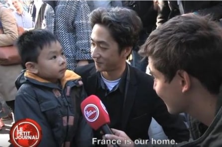 “Họ có súng, còn chúng ta có hoa”