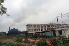 Hải Phòng: Hít phải khí độc từ nhà máy thép, hàng chục học sinh và giáo viên nhập viện