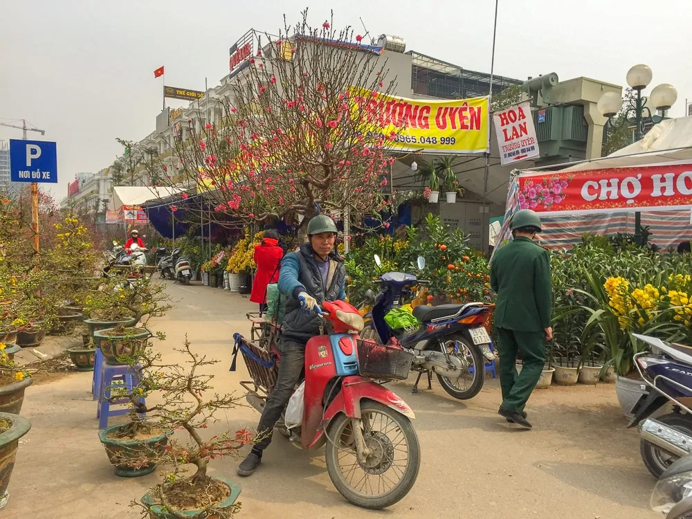 Chợ hoa Vạn Phúc