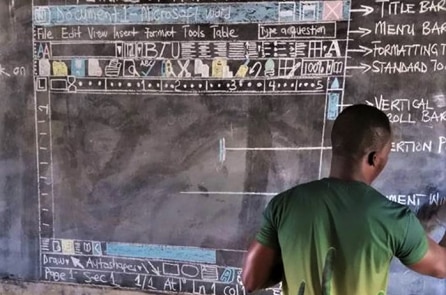 Giáo viên Ghana ‘vượt khó’ dạy CNTT theo phương pháp độc đáo khiến mọi người nể phục