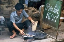 Hàng quán Hà Nội đầu những năm 90 (Ảnh)